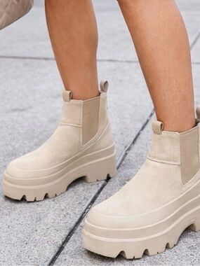 UGG Brisbane Chelsea Waterproof Suede Boots in Mustard Seed/ tan
